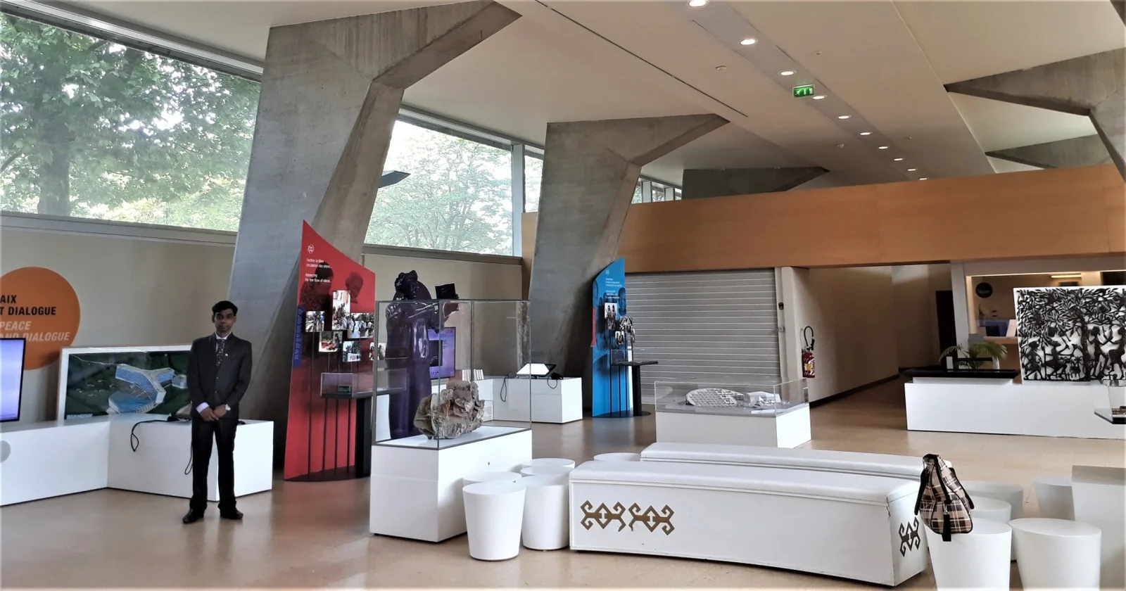 3D MODELOF UNESCO HQ EXHIBITION HALL 2017 I presented the innovative 2D/… — Photograph 2
