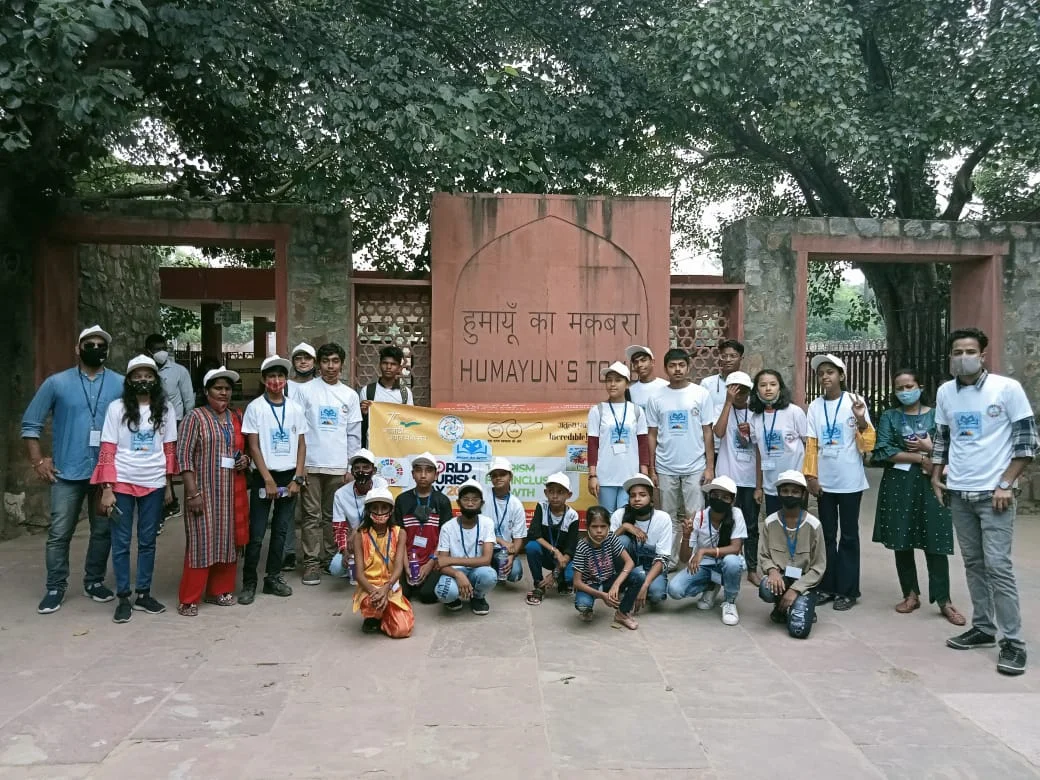 Team of Apoorv Om Artist Trust and India Tourism Delhi, Ministry of… — Photograph 6